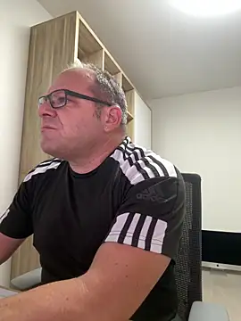 coupleLatinaLovers online show from 10-08-25, 04:32