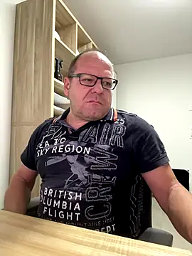 coupleLatinaLovers online show from 10-20-25, 05:30