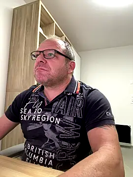 coupleLatinaLovers online show from 10-24-25, 04:53