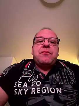 Snapshot of coupleLatinaLovers chatting on 01-16-26, 06:06 coupleLatinaLovers online show from 01-16-26, 06:06