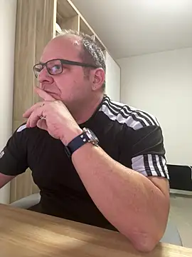 Snapshot of coupleLatinaLovers chatting on 02-25-26, 07:29 coupleLatinaLovers online show from 02-25-26, 07:29