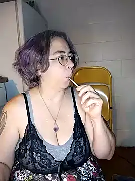 Snapshot of GraceHenderson chatting on 12-12-24, 12:59 GraceHenderson online show from 12-12-24, 12:59