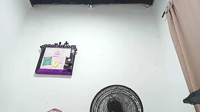 PetiteIvoryQueen19 online show from 03-11-25, 04:54