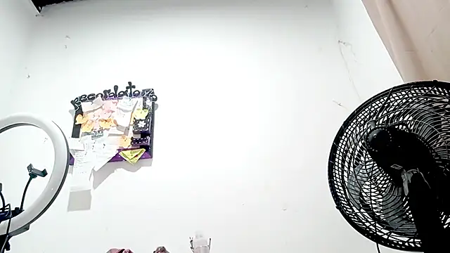 PetiteIvoryQueen19 online show from 10-16-25, 05:41