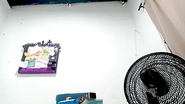 PetiteIvoryQueen19 online show from 11-21-25, 04:00