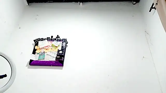 PetiteIvoryQueen19 online show from 12-19-25, 03:24