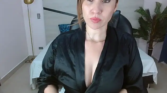 Snapshot of adhara_cortez chatting on 07-06-26, 08:33 adhara cortez online show from 07-06-26, 08:33