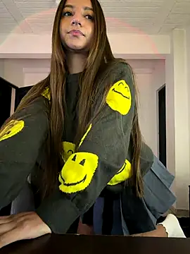 Snapshot of aly_golden_ chatting on 11-22-25, 06:12 aly golden online show from 11-22-25, 06:12