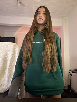 Snapshot of aly_golden_ chatting on 12-18-25, 07:36 aly golden online show from 12-18-25, 07:36