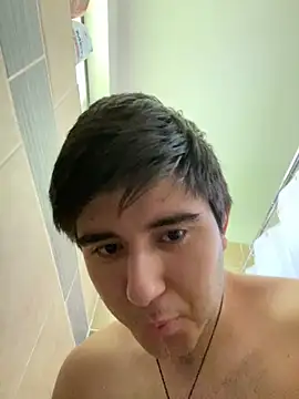 Yann 18 online show from 10-17-25, 08:22