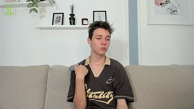 Snapshot of Viego_Pattel chatting on 09-17-25, 04:30 Viego Pattel online show from 09-17-25, 04:30