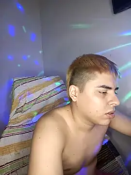 Snapshot of CARKIS-69 chatting on 12-02-24, 06:32 CARKIS-69 online show from 12-02-24, 06:32