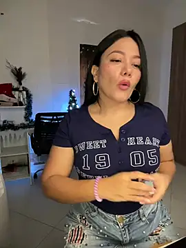 Snapshot of Abril10_ chatting on 12-16-24, 12:06 Abril10 online show from 12-16-24, 12:06