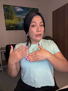 Snapshot of Abril10_ chatting on 01-27-25, 01:30 Abril10 online show from 01-27-25, 01:30