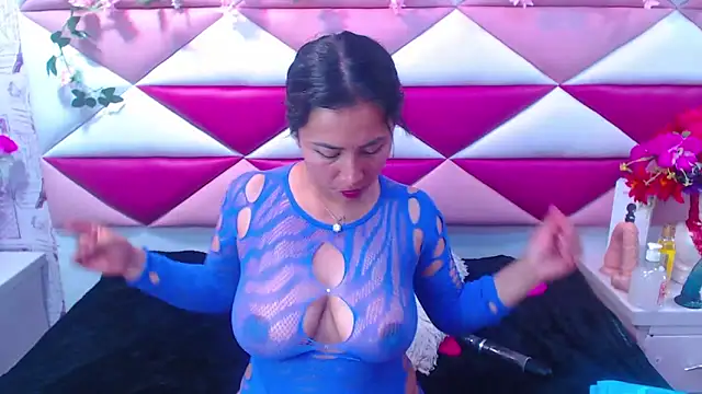 Snapshot of SalmaSantos chatting on 02-23-25, 06:07 SalmaSantos online show from 02-23-25, 06:07