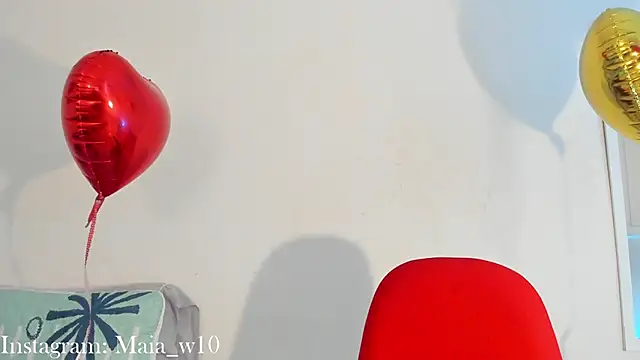 Maia W10 online show from 02-26-25, 03:52