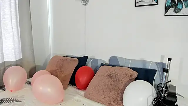 Maia W10 online show from 03-19-25, 12:34