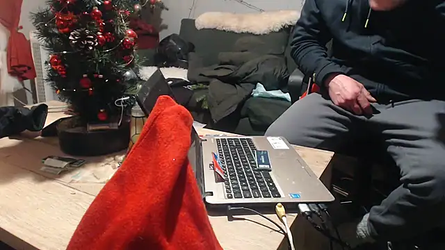 Snapshot of mikeythebestsucker chatting on 12-24-24, 08:00 mikeythebestsucker online show from 12-24-24, 08:00