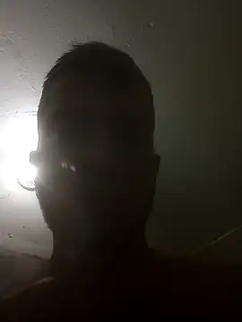 Snapshot of Fer345677 chatting on 06-17-26, 04:48 Fer345677 online show from 06-17-26, 04:48