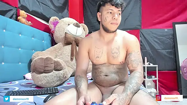 Snapshot of daamonxxx19 chatting on 03-10-25, 07:40 daamonxxx19 online show from 03-10-25, 07:40