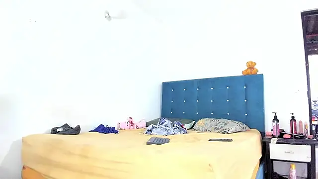 Snapshot of daamonxxx19 chatting on 10-19-25, 10:43 daamonxxx19 online show from 10-19-25, 10:43