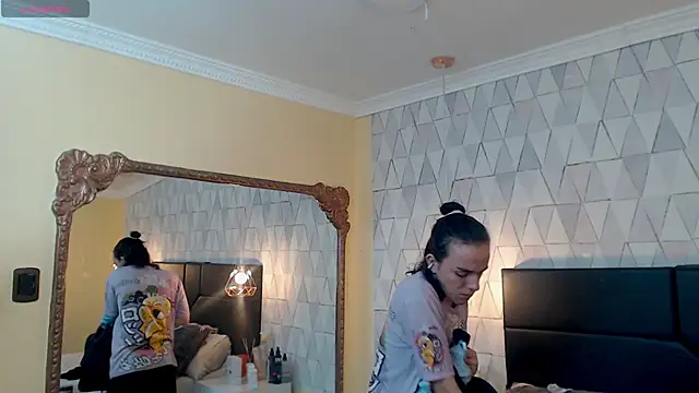 Snapshot of JustinePerry chatting on 02-21-25, 03:56 JustinePerry online show from 02-21-25, 03:56