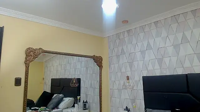 Snapshot of JustinePerry chatting on 02-22-25, 03:56 JustinePerry online show from 02-22-25, 03:56