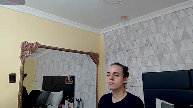 Snapshot of JustinePerry chatting on 02-24-25, 04:05 JustinePerry online show from 02-24-25, 04:05