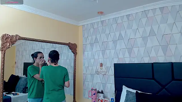 Snapshot of JustinePerry chatting on 02-27-25, 03:58 JustinePerry online show from 02-27-25, 03:58