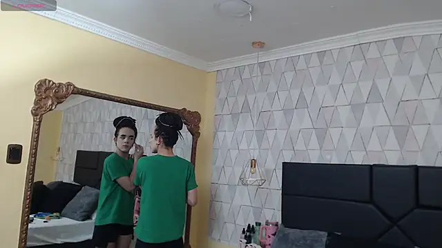 Snapshot of JustinePerry chatting on 03-22-25, 04:24 JustinePerry online show from 03-22-25, 04:24