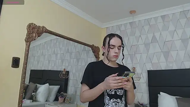 Snapshot of JustinePerry chatting on 10-03-25, 03:47 JustinePerry online show from 10-03-25, 03:47