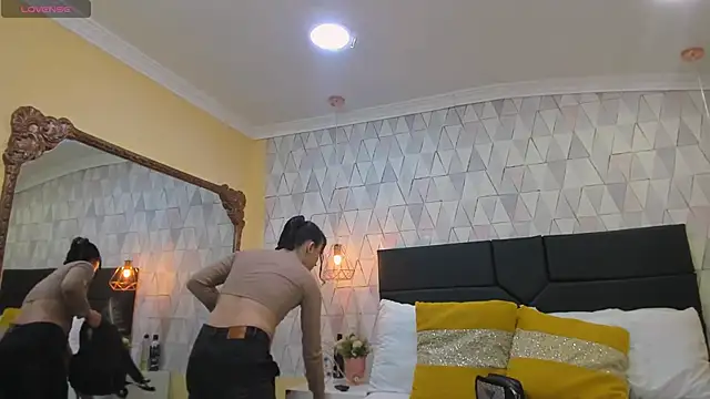 Snapshot of JustinePerry chatting on 10-14-25, 03:07 JustinePerry online show from 10-14-25, 03:07