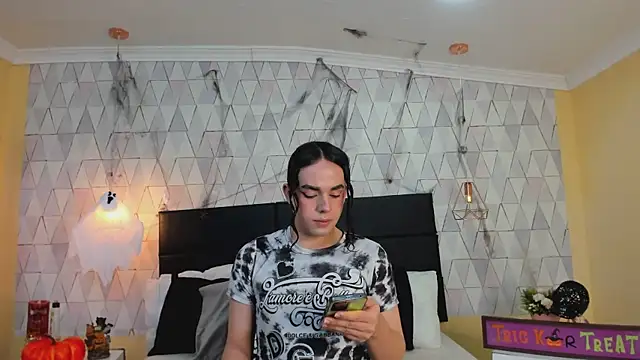 Snapshot of JustinePerry chatting on 10-22-25, 03:51 JustinePerry online show from 10-22-25, 03:51