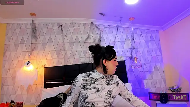 Snapshot of JustinePerry chatting on 10-25-25, 01:51 JustinePerry online show from 10-25-25, 01:51