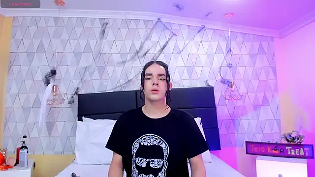 Snapshot of JustinePerry chatting on 11-02-25, 03:42 JustinePerry online show from 11-02-25, 03:42