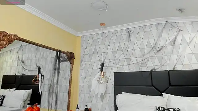 Snapshot of JustinePerry chatting on 11-03-25, 03:52 JustinePerry online show from 11-03-25, 03:52