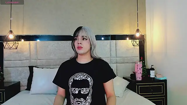 Snapshot of JustinePerry chatting on 11-24-25, 03:28 JustinePerry online show from 11-24-25, 03:28