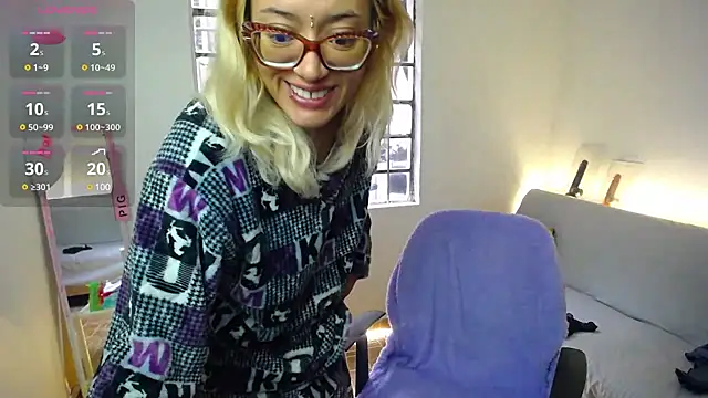 Snapshot of 911Calling chatting on 12-17-24, 01:05 911Calling online show from 12-17-24, 01:05