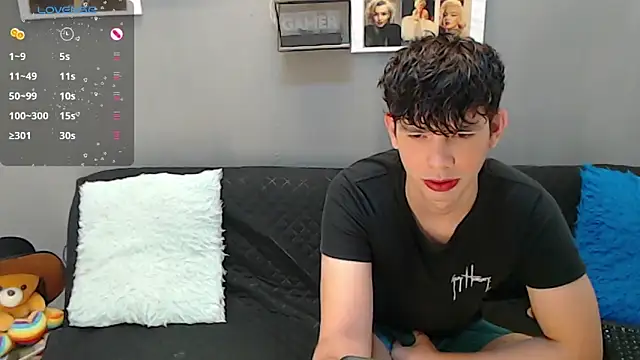 Snapshot of Angelo-cianuro- chatting on 12-09-24, 12:12 Angelo-cianuro- online show from 12-09-24, 12:12