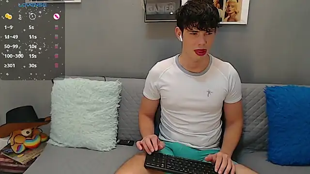 Snapshot of Angelo-cianuro- chatting on 12-15-24, 12:18 Angelo-cianuro- online show from 12-15-24, 12:18