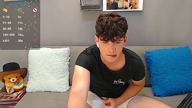 Snapshot of Angelo-cianuro- chatting on 01-04-25, 01:42 Angelo-cianuro- online show from 01-04-25, 01:42