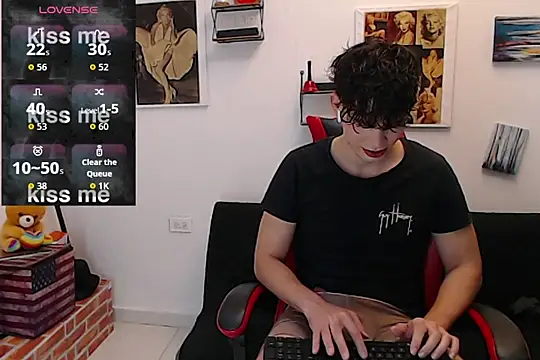 Snapshot of Angelo-cianuro- chatting on 10-12-25, 10:53 Angelo-cianuro- online show from 10-12-25, 10:53