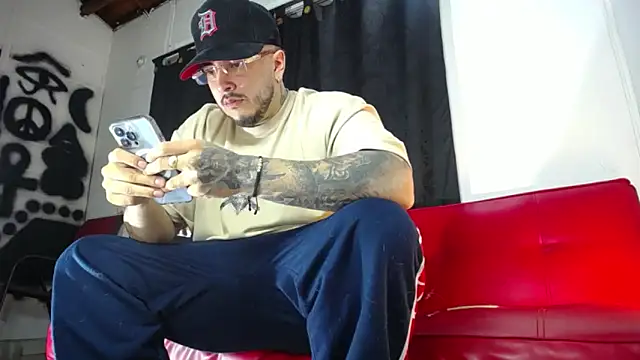 Snapshot of Dexter-T chatting on 01-02-25, 07:12 Dexter-T online show from 01-02-25, 07:12