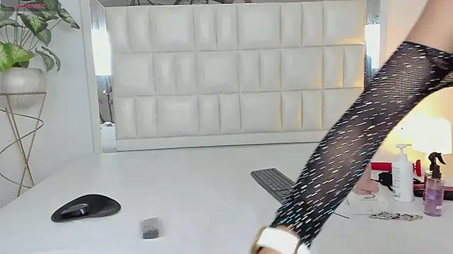 Alhana pulido online show from 12-23-24, 09:18