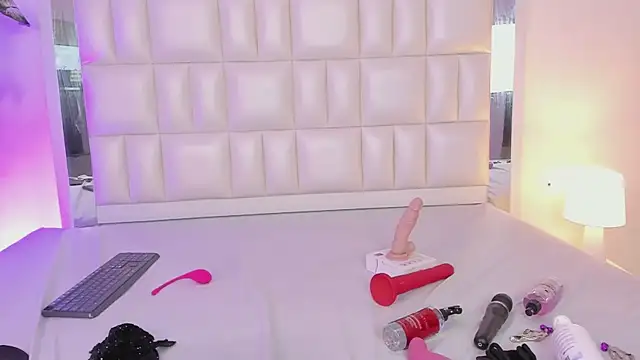 Alhana pulido online show from 12-24-24, 08:05