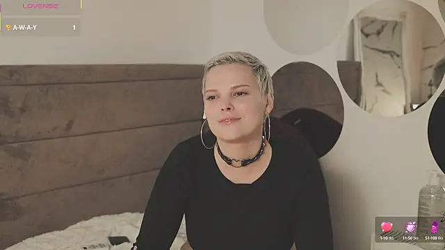 LikaBerry1 online show from 09-28-25, 07:08