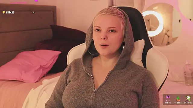 Snapshot of LikaBerry1 chatting on 01-17-26, 12:32 LikaBerry1 online show from 01-17-26, 12:32