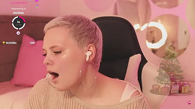 Snapshot of LikaBerry1 chatting on 02-22-26, 04:16 LikaBerry1 online show from 02-22-26, 04:16