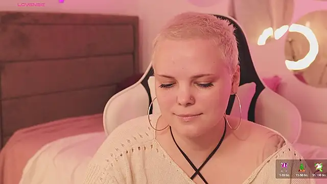 Snapshot of LikaBerry1 chatting on 02-24-26, 02:26 LikaBerry1 online show from 02-24-26, 02:26