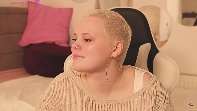 Snapshot of LikaBerry1 chatting on 03-01-26, 01:35 LikaBerry1 online show from 03-01-26, 01:35